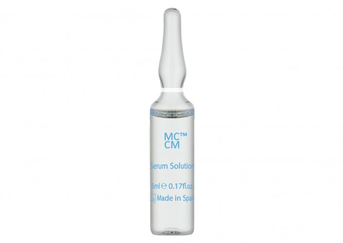 Verdunning van ampoules Huidverbetering serum solution MCCM Medical Cosmetics 