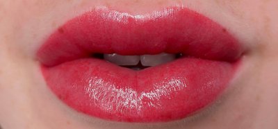 Blushing lèvres avec lipstick effect permanent 