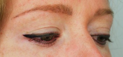 Après treatment PSM eyeliner noir avec des vert 