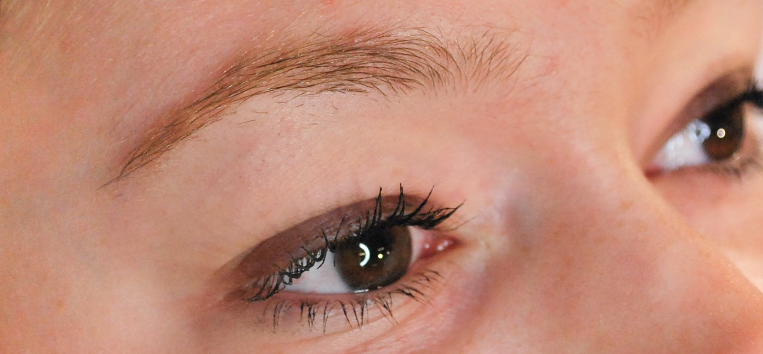 Microblading traitement sourcils