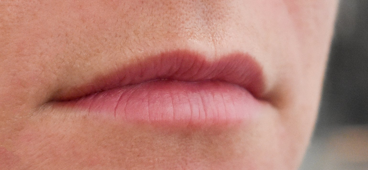 natural pmu lips