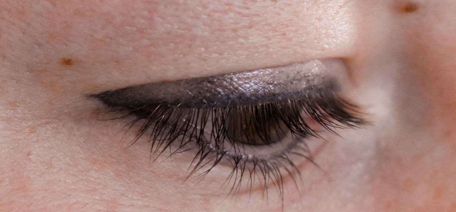 Aprés les treatment eyeliner smudged permanent 